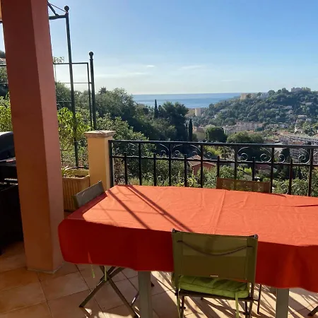 A Avec Vue Μεντόν